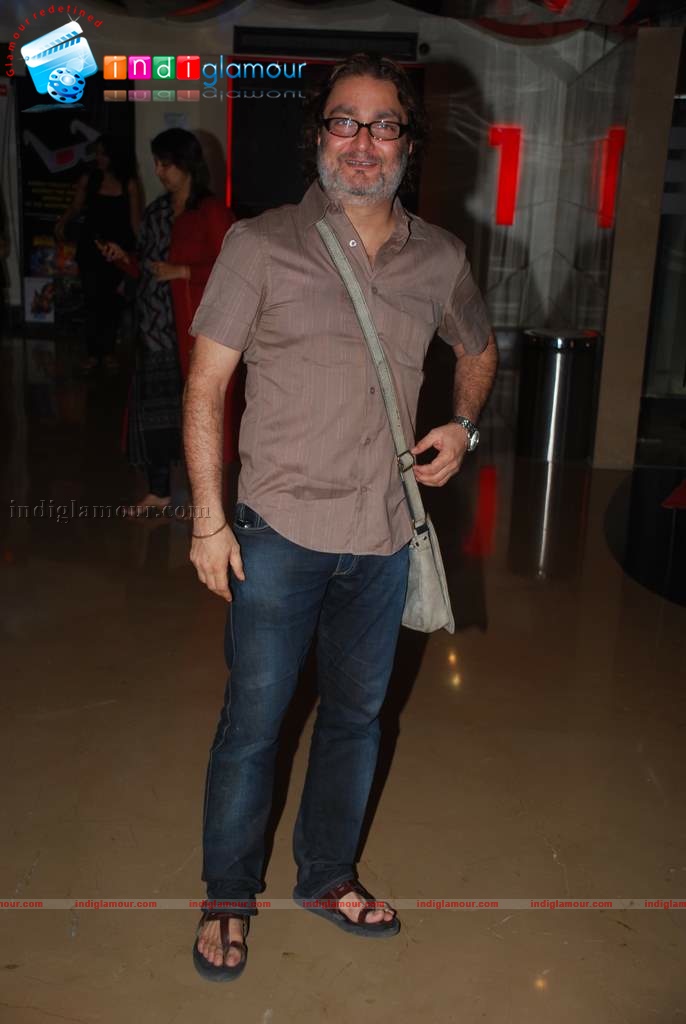 Sonali Bendre, Gayatri Joshi at Vicky Cristina Barcelona film premiere Event hd photo